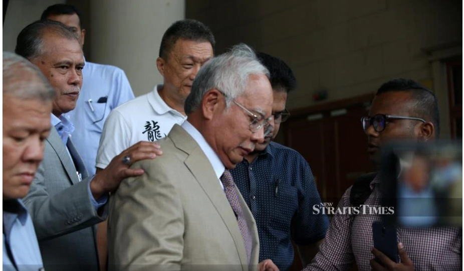 The fourth day of Datuk Seri Najib Razak’s trial today saw the prosecution and defence getting into a protracted argument on the submission of items seized by Bank Negara Malaysia (BNM) officials during a raid on the AmBank Group office in Jalan Raja Chulan on July 6, 2015. Pic by NSTP/MOHAMAD SHAHRIL BADRI SAALI