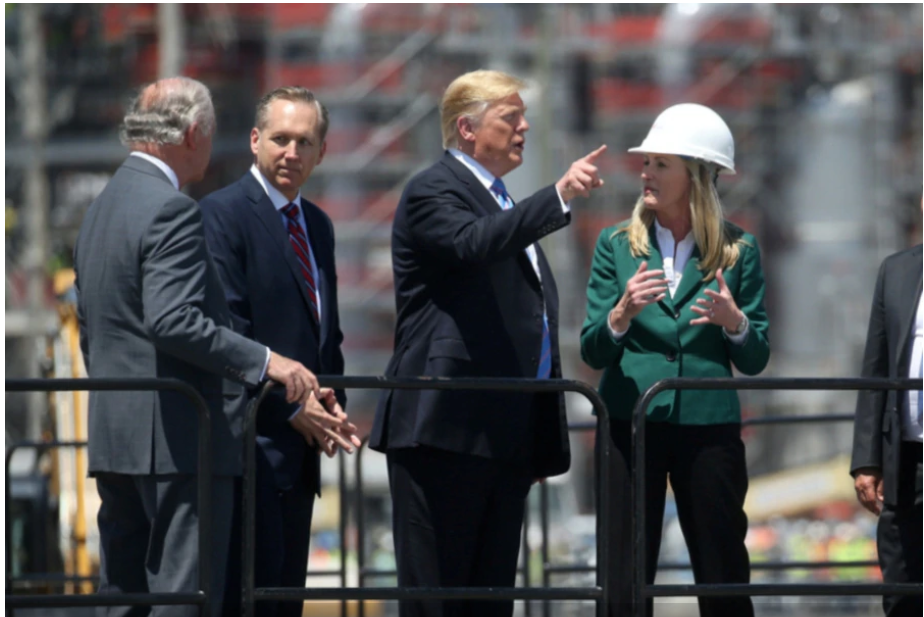 U.S. President Donald Trump speaks with Sempra Energy Lead Independent Director Bill Rusnack, Sempra Chairman and Chief Executive Officer Jeff Martin and Sempra Chief Operating Officer Lisa Glatch during a visit to the Cameron LNG (Liquid Natural Gas) Export Facility in Hackberry, Louisiana, U.S., May 14, 2019. REUTERS photo