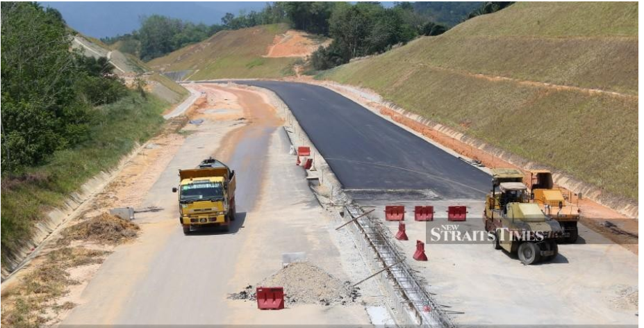 The construction of four interchanges along the West Coast Expressway (WCE), from Banting-Taiping, may not be ready before Hari Raya Aidilfitri. (NSTP/ABDULLAH YUSOF)