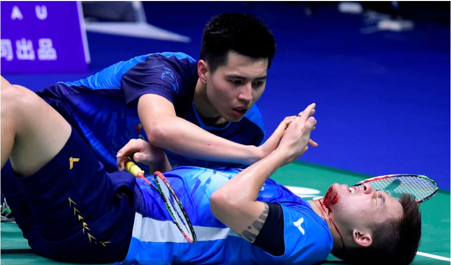 Malaysia's Ong Yew Sin looks at Teo Ee Yi's injury during their match against Japan's Takeshi Kamura and Keigo Sonoda in their men's doubles quarter-final match at the 2019 Sudirman Cup world badminton championships in Nanning in China's southern Guangxi region on May 24, 2019.AFP Photo