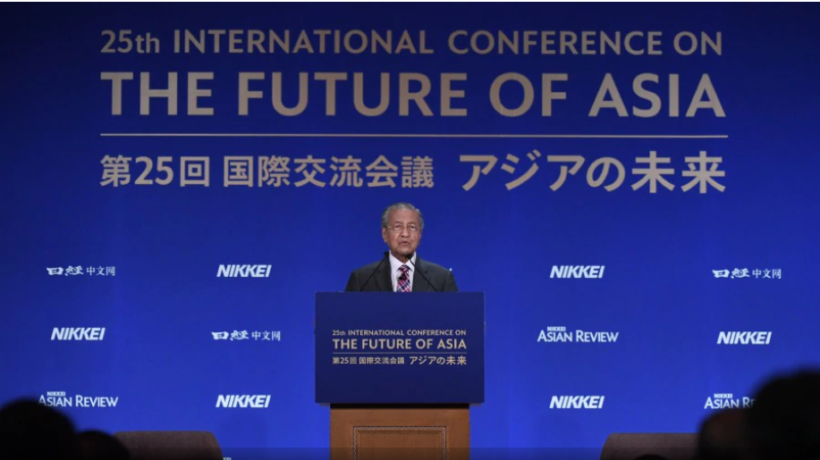 Malaysia will continue using Huawei products “as much as possible,” bucking a global trend prompted by security concerns and a US ban on the Chinese firm, the country’s prime minister said Thursday. (Bernama photo)