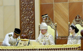 The Sultan of Perak, Sultan Nazrin Muizzuddin Shah (second left) received a speech from Perak Menteri Besar Datuk Seri Ahmad Faizal Azumu (left) at the opening of the 14th Perak State Assembly's Second Meeting of the Perak Darul Ridzuan Building, Ipoh. Also accompanied by Raja Permaisuri Perak, Tuanku Zara Salim. NSTP/ABDULLAH YUSOF
